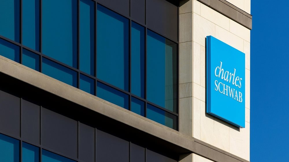 Charles Schwab: Αύξηση κερδών και εσόδων, έχασε όμως τις εκτιμήσεις