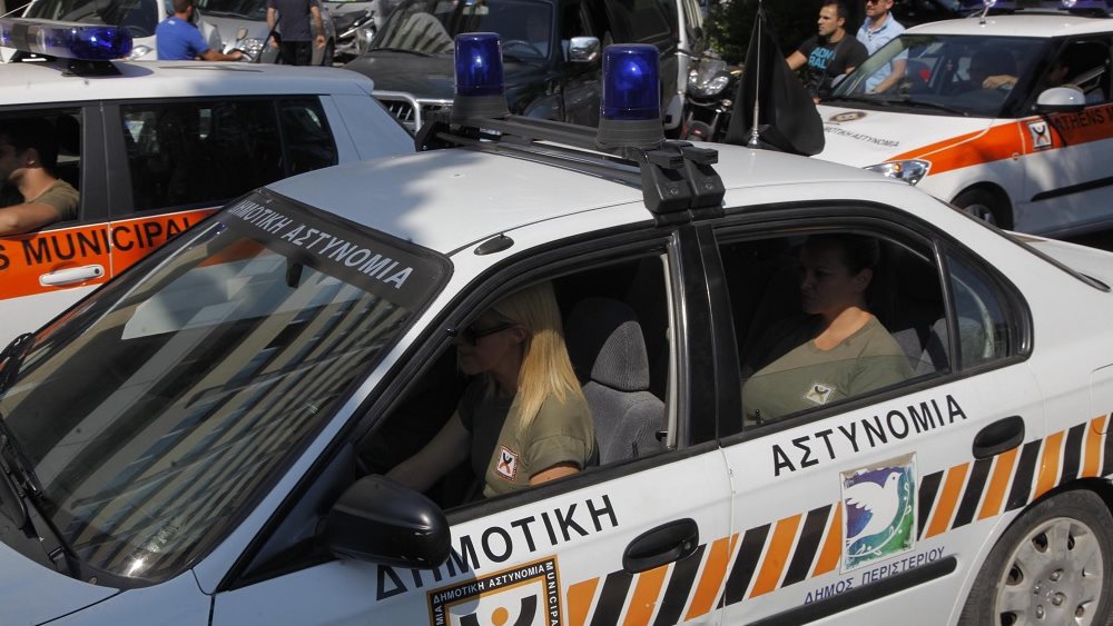 Διοικητικοί υπάλληλοι σε ρόλο δημοτικού αστυνομικού