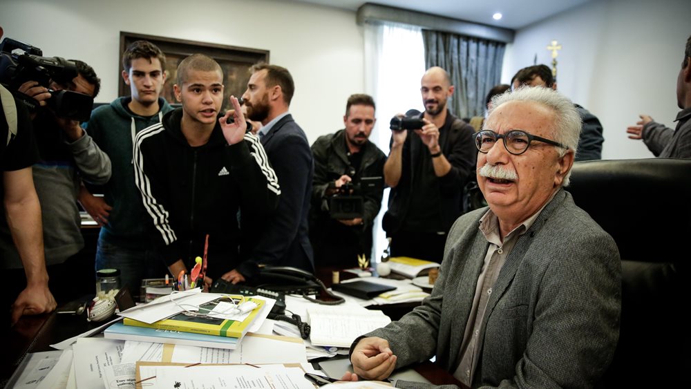 Ολοκληρώθηκε η συγκέντρωση μαθητών-φοιτητών-εκπαιδευτικών στο υπουργείο Παιδείας