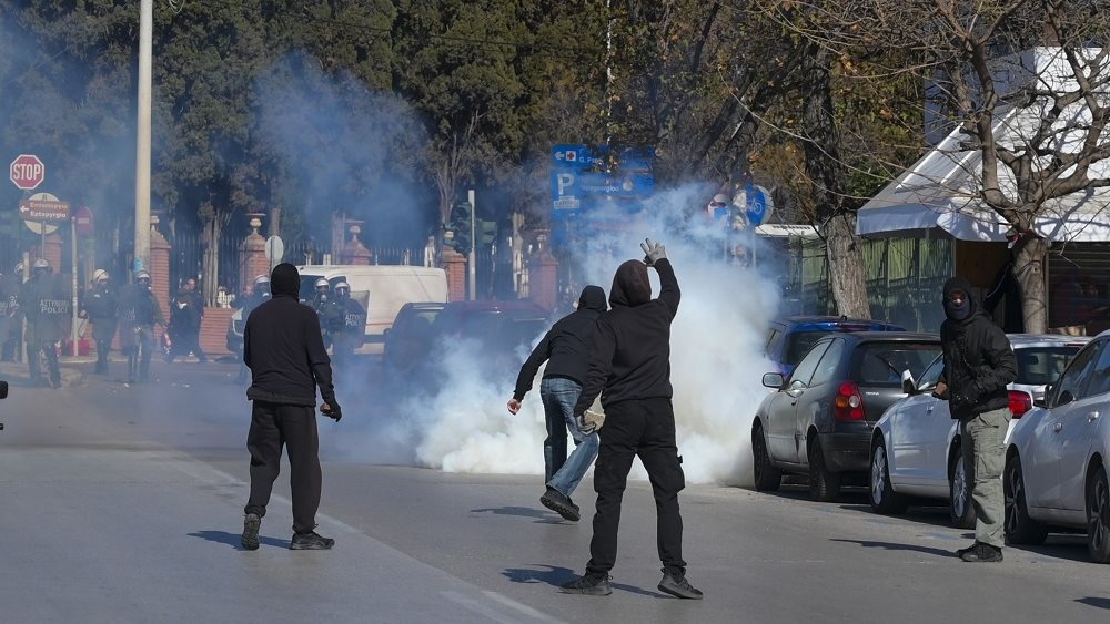 Προσαγωγές και συλλήψεις μετά τα επεισόδια σε φοιτητική πορεία στη Θεσσαλονίκη