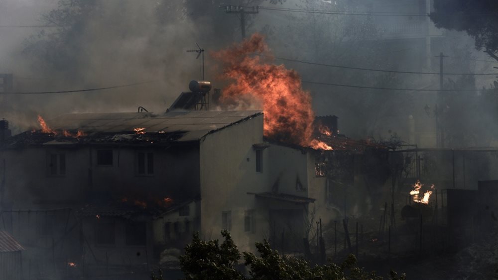 Φωτιά στην Αττική: Πέντε άτομα έχουν διακομιστεί σε νοσοκομεία