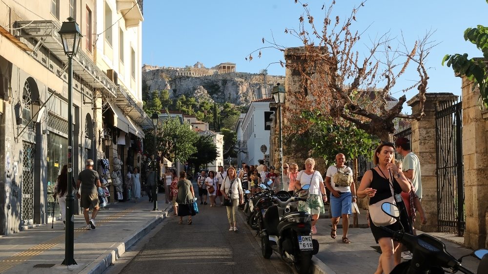 Το ΣτΕ αποφασίζει για τη νομιμότητα των Airbnb στην Πλάκα
