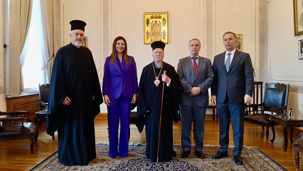 Σ. Ζαχαράκη στο Φανάρι: Πηγή ελπίδας και πνευματικής δύναμης η συζήτηση με τον Οικουμενικό Πατριάρχη