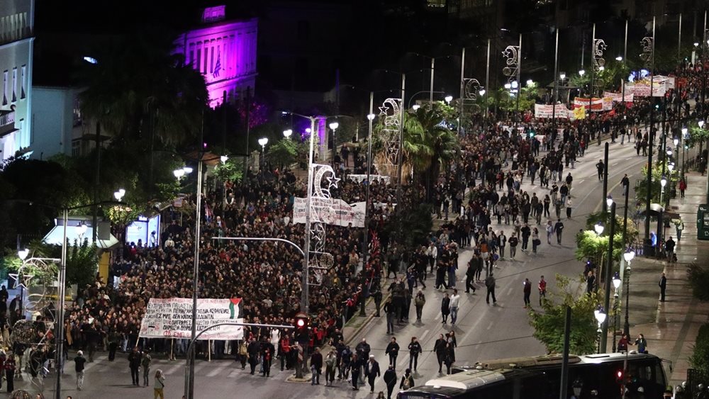 Σε εξέλιξη η πορεία για το Πολυτεχνείο - Κυκλοφοριακές ρυθμίσεις, 11 συλλήψεις και 43 προσαγωγές