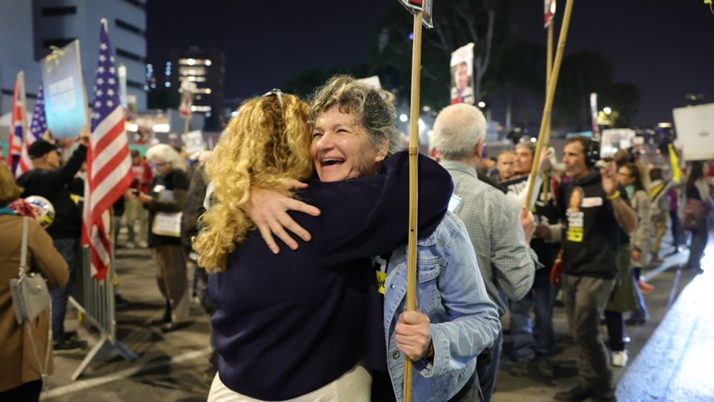 Ανακωχή στη Γάζα: Το Ισραήλ αποφυλακίζει 90 Παλαιστίνιους μερικές ώρες αφού αφέθηκαν ελεύθερες τρεις Ισραηλινές από τη Χαμάς