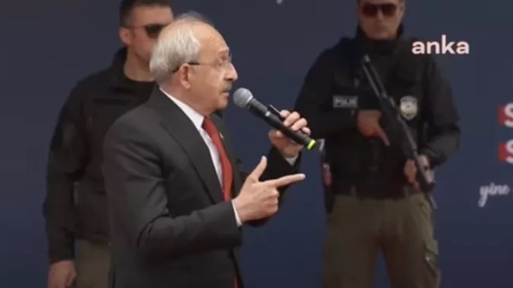 Τουρκία - εκλογές: Με αλεξίσφαιρο γιλέκο εμφανίστηκε σε προεκλογική συγκέντρωση ο Κιλιτσντάρογλου