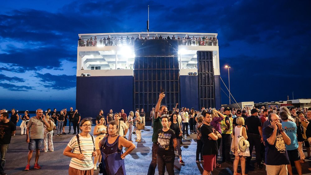 Ηράκλειο: Με καθυστέρηση 6 ωρών απέπλευσε το Blue Horizon, λόγω της διαμαρτυρίας για τον θάνατο του Αντώνη