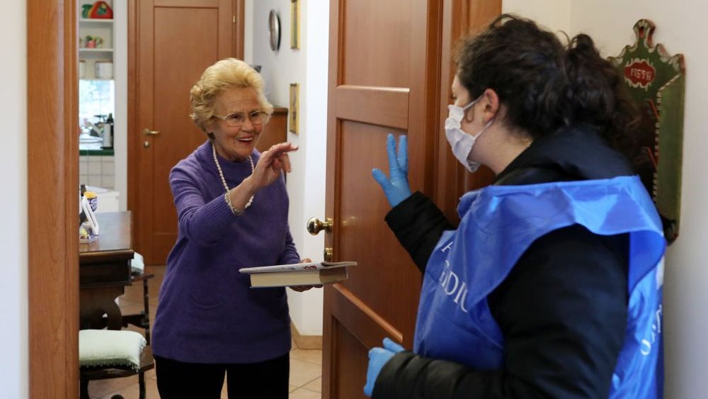 Πόσο δημοκρατικό είναι ένα πιθανό lockdown για τους άνω των 65