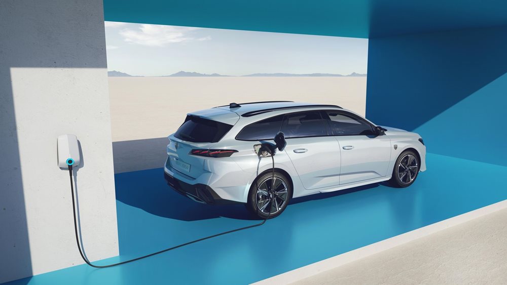 Στην Ελλάδα το νέο Peugeot 308 σε ήπια υβριδικό και ηλεκτρικό-τιμές