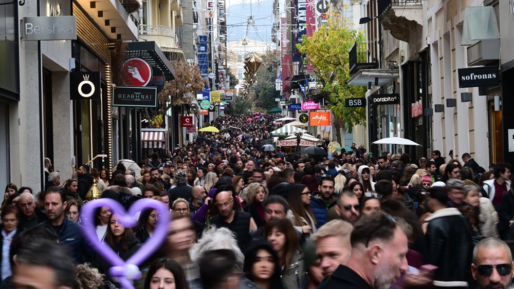 Αυξημένη η κίνηση στα πολυκαταστήματα - Πώς θα λειτουργήσει η αγορά Δευτέρα και Τρίτη