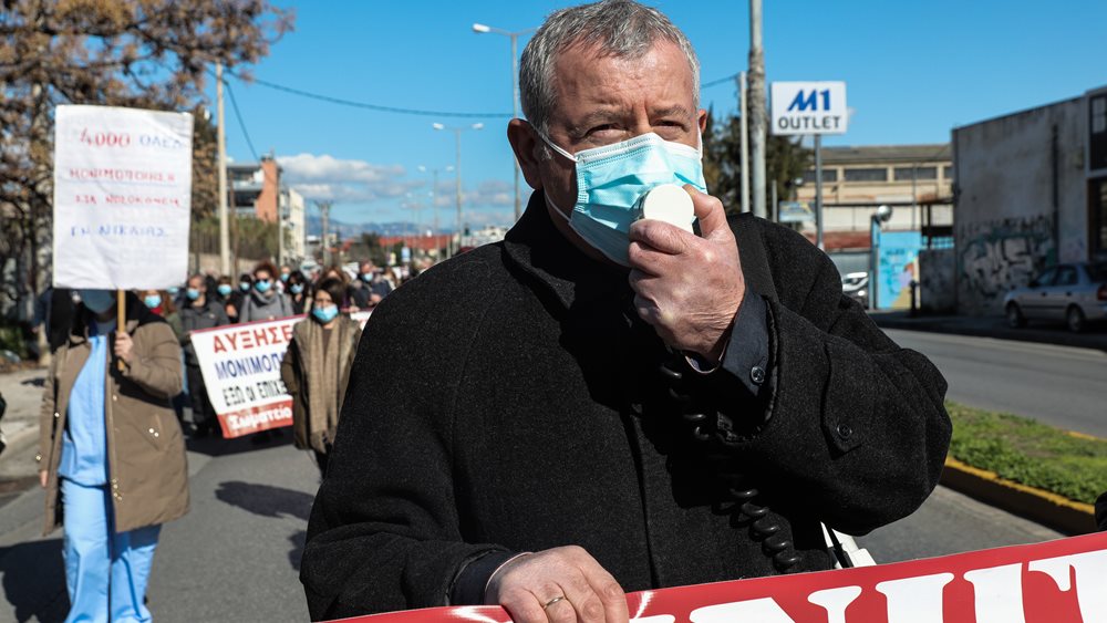 Γιαννάκος (ΠΟΕΔΗΝ): Αν δεν συνδεθεί η παράλυση με το εμβόλιο, πώς θα πάρει η νοσοκόμα αποζημίωση;