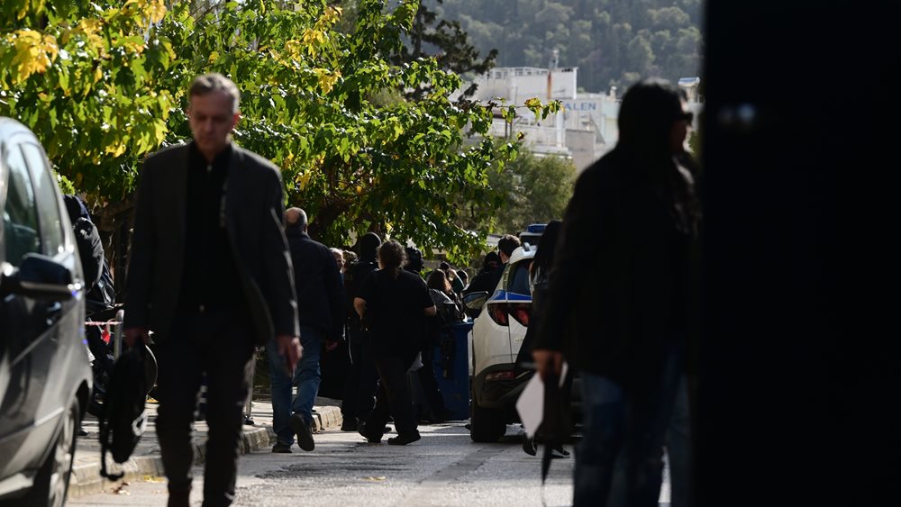 Στην Ευελπίδων ο Νίκος Ρωμανός κάτω από δρακόντεια μέτρα ασφαλείας – Συγκέντρωση συμπαράστασης από αλληλέγγυους