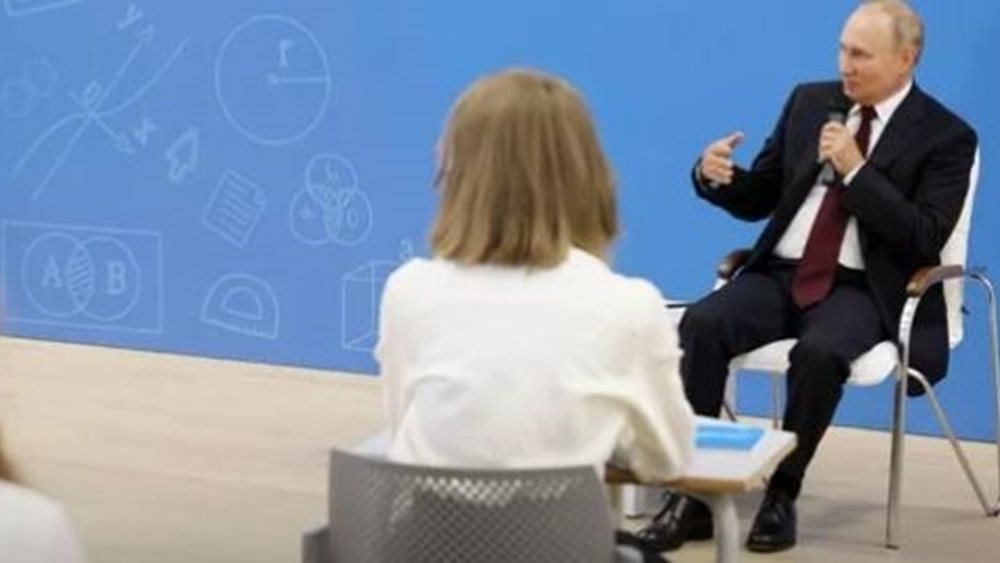 Η Ρωσία είναι &quot;ανίκητη&quot;, λέει ο Πούτιν σε μαθητές την πρώτη μέρα της νέας σχολικής χρονιάς