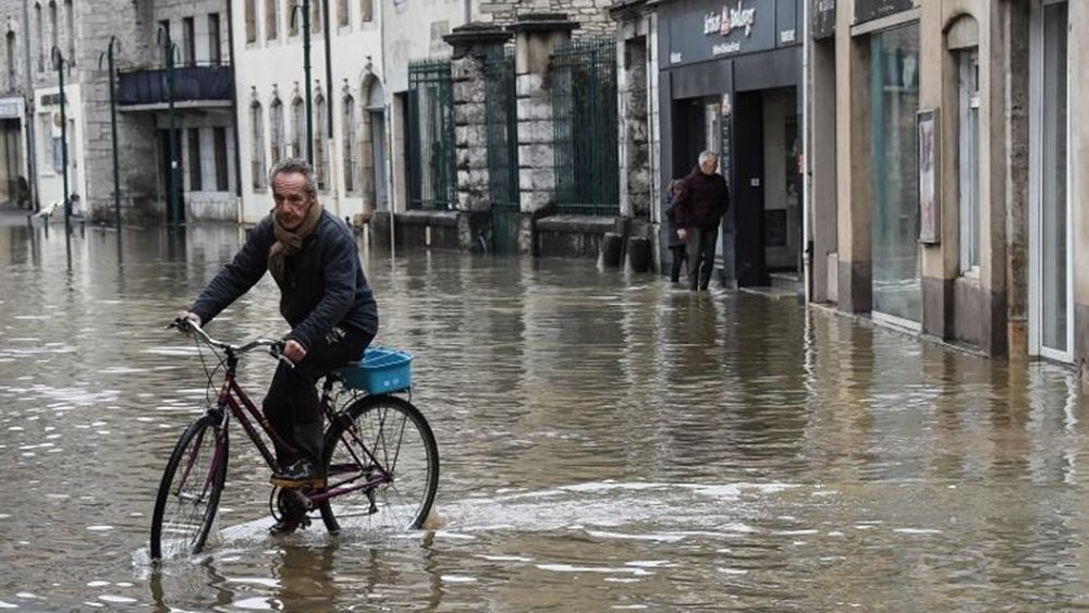 Γαλλία: Σε κόκκινο συναγερμό για πλημμύρες έξι διαμερίσματα λόγω σφοδρών βροχοπτώσεων