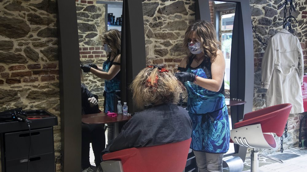 Επαγγελματικό Επιμελητήριο: Ανοίγουν Σάββατο ή Κυριακή τα κομμωτήρια