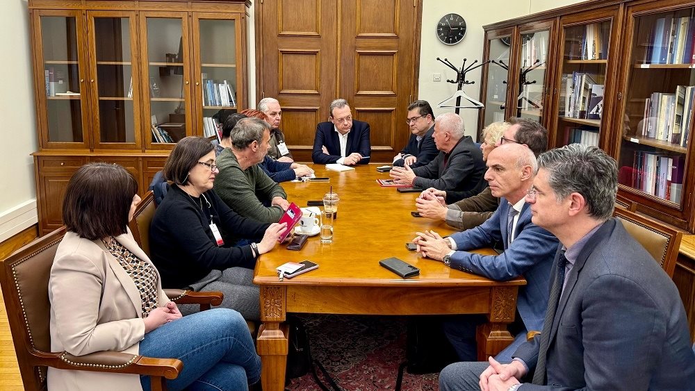 ΣΥΡΙΖΑ: Άμεσα εφαρμόσιμη η πρόταση για επαναφορά 13ου και 14ου μισθού στο Δημόσιο