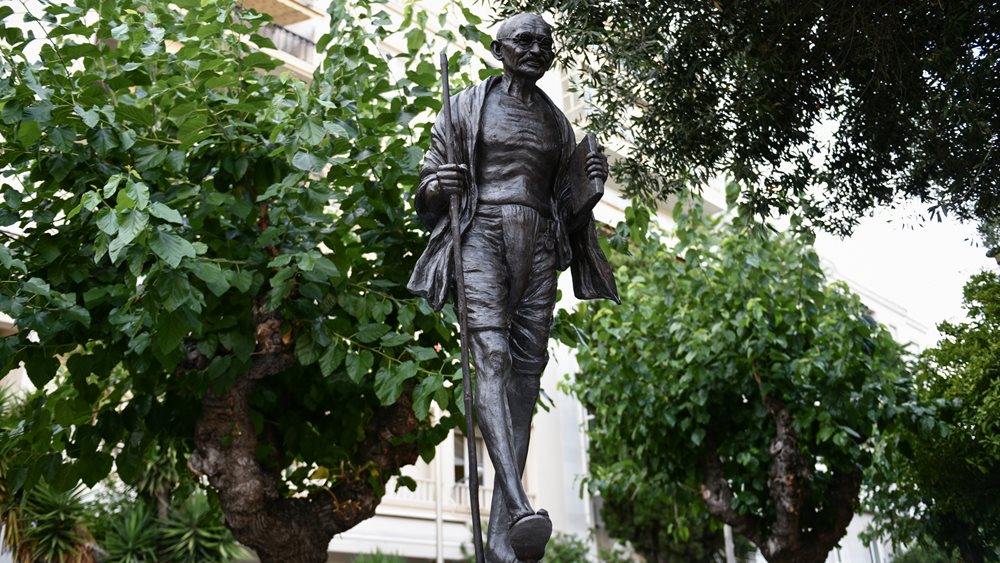 Αποκαλυπτήρια ανδριάντα του Μαχάτμα Γκάντι στην Αθήνα