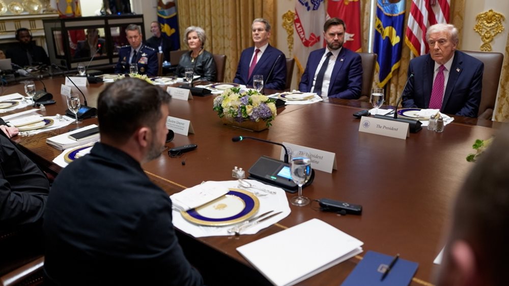 FT: Ο Τραμπ κάλεσε τον Ζελένσκι να αποδεχθεί τους όρους της Ρωσίας ή να βρεθεί αντιμέτωπος με την καταστροφή