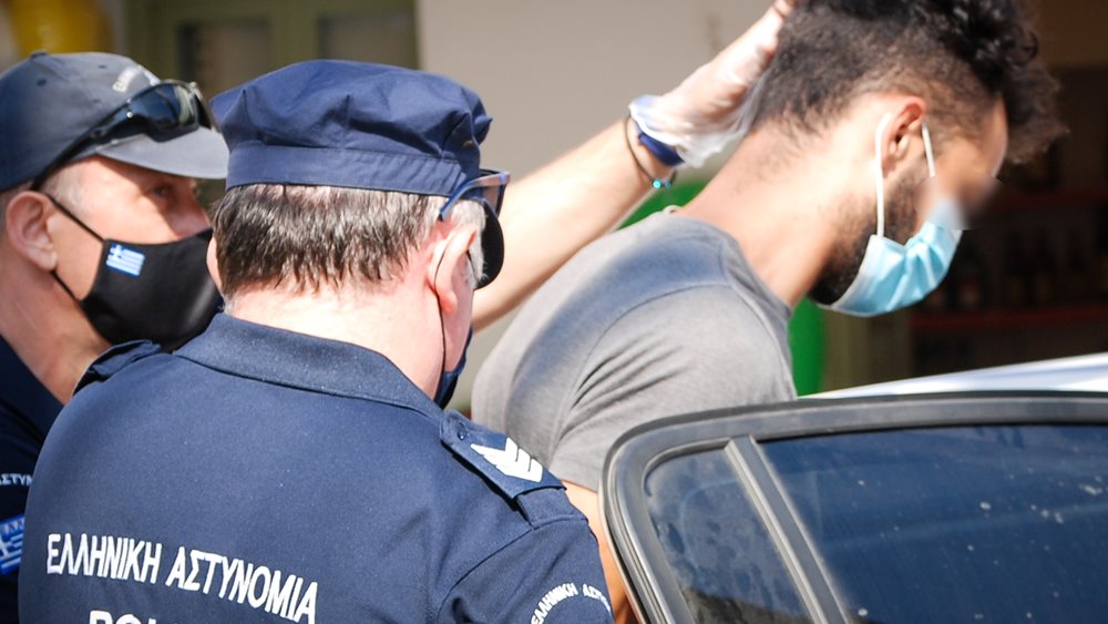 Φολέγανδρος: Ο 30χρονος έδειρε τη Γαρυφαλλιά, την έσυρε στα βράχια και την πέταξε ζωντανή στη θάλασσα