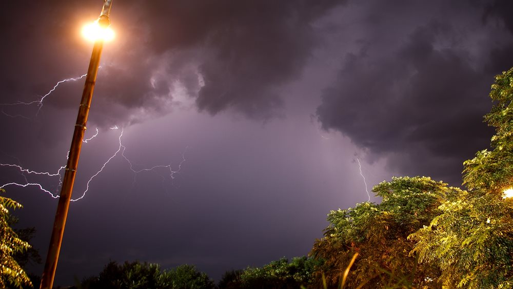 Iσχυρές καταιγίδες αναμένονται τις επόμενες ώρες – Ποιες περιοχές θα πλήξει η κακοκαιρία