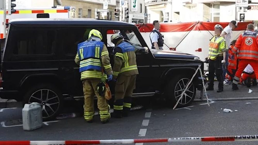 Αυτοκίνητο έπεσε πάνω σε πεζούς στη Στουγκάρδη - Τουλάχιστον 8 τραυματίες - Για "τραγικό τροχαίο" μιλά η αστυνομία