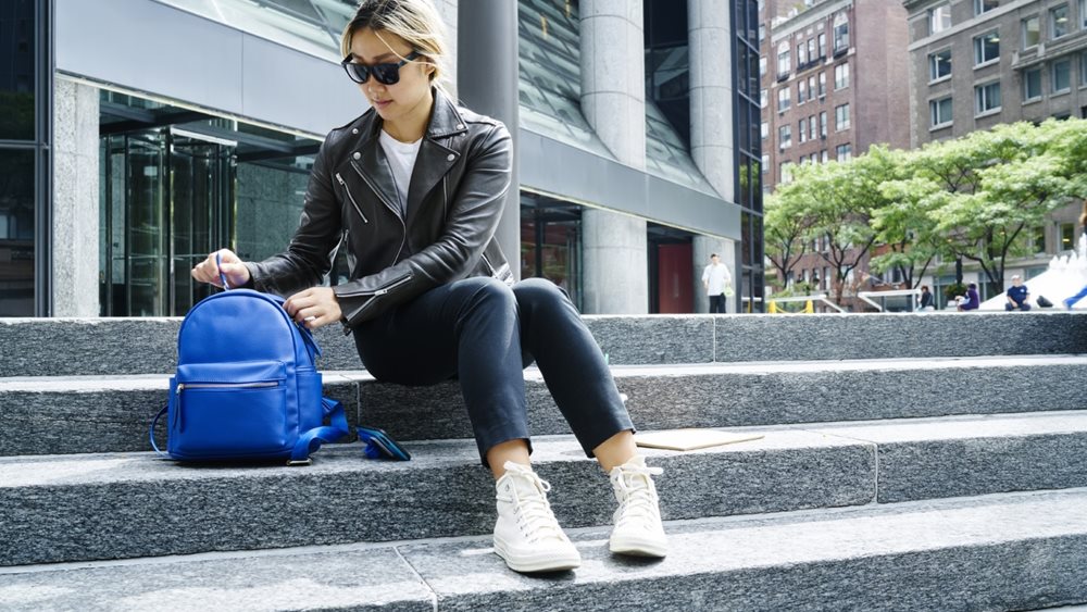 Ο απόλυτος οδηγός για να επιλέξετε το τέλειο σακίδιο πλάτης για το αστικό σας στυλ