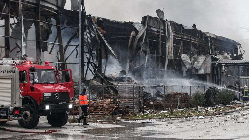 Μεγάλη πυρκαγιά σε εργοστάσιο της Βιολάντα στα Τρίκαλα - Τέσσερις εργαζόμενες νεκρές, μία αγνοούμενη και οκτώ τραυματίες