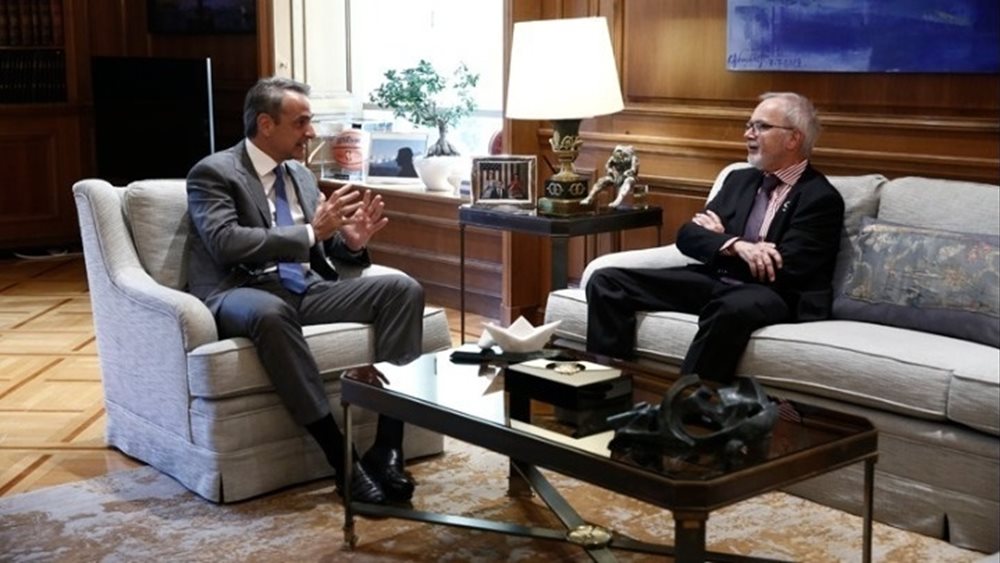 PM Mitsotakis met with EIB president Hoyer
