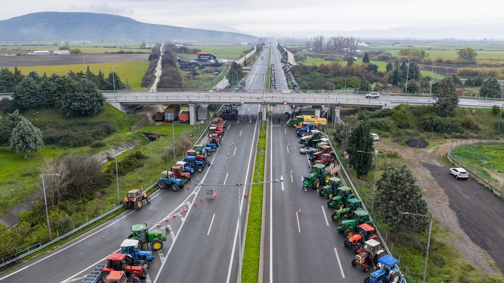Στην άκρη τα τρακτέρ για να διευκολυνθούν οι εκδρομείς - Νέα πανελλαδική σύσκεψη των αγροτών έως την Κυριακή