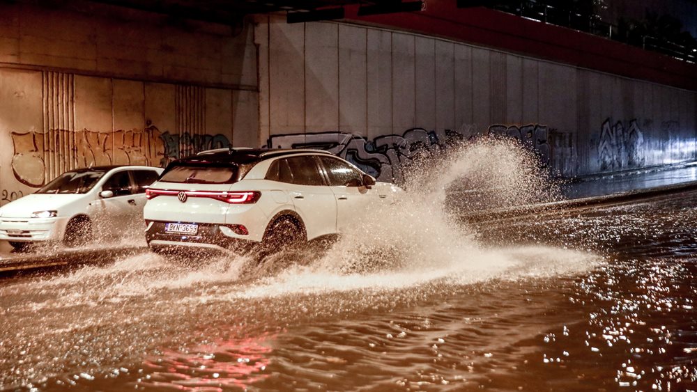 Αττική: Προβλήματα στους δρόμους από την κακοκαιρία - Οι κυκλοφοριακές ρυθμίσεις