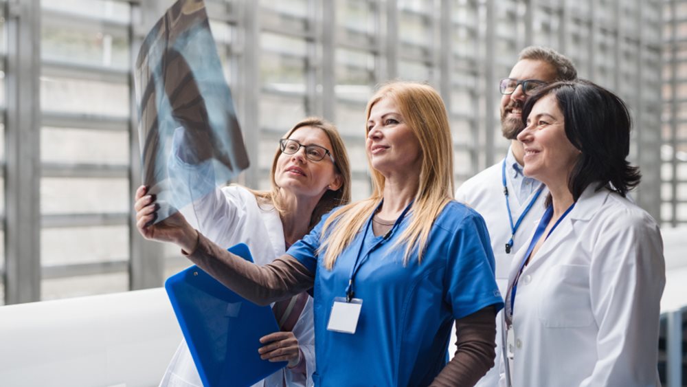 Ποια είναι η Theracell που επενδύει 80 εκατομμύρια στην Κόρινθο