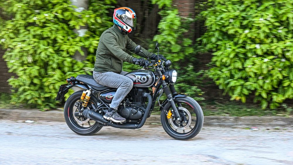 Πήραμε μια Royal Enfield HNTR 350 και την κάναμε Ohlins edition