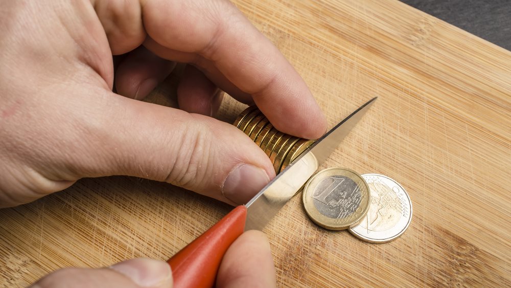 Νέο μαχαίρι 6% στις συντάξεις