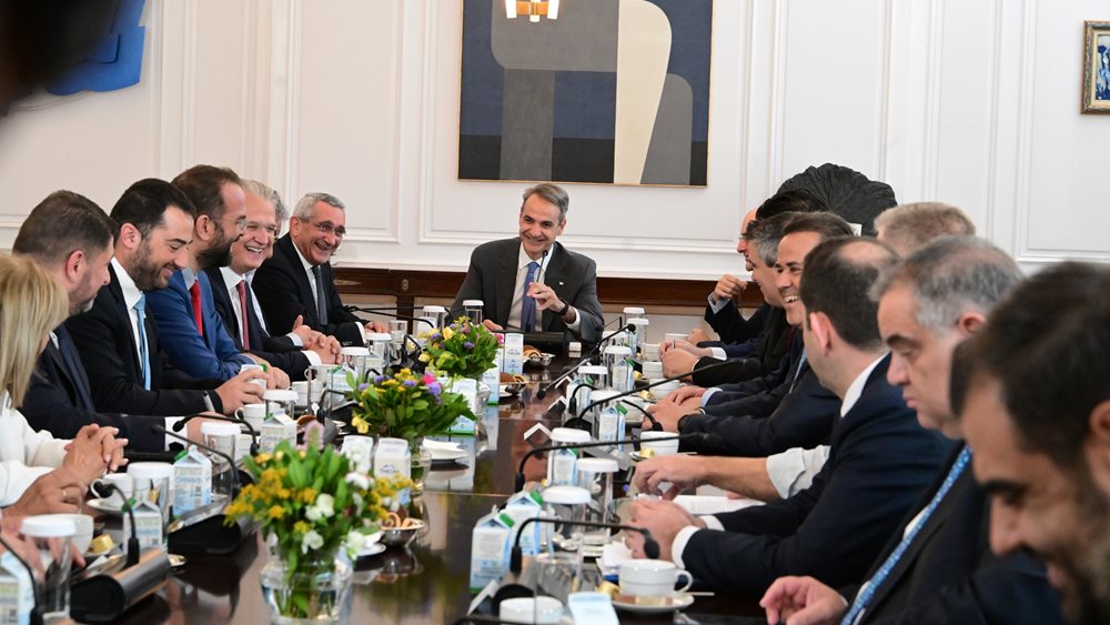 Κ. Μητσοτάκης σε περιφερειάρχες: Χρειαζόμαστε και τη δική σας συνεργασία για να λήξει η εκκρεμότητα με τις βοσκήσιμες γαίες