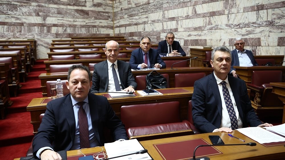 Βουλή: Η φορολογία των ελευθέρων επαγγελματιών στην αιχμή της κριτικής