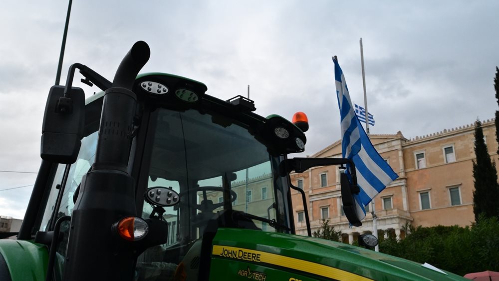 Στην Αθήνα οι αγρότες: Έφτασαν στο Σύνταγμα τα τρακτέρ - Κλειστή η Αμαλίας και η Πανεπιστημίου