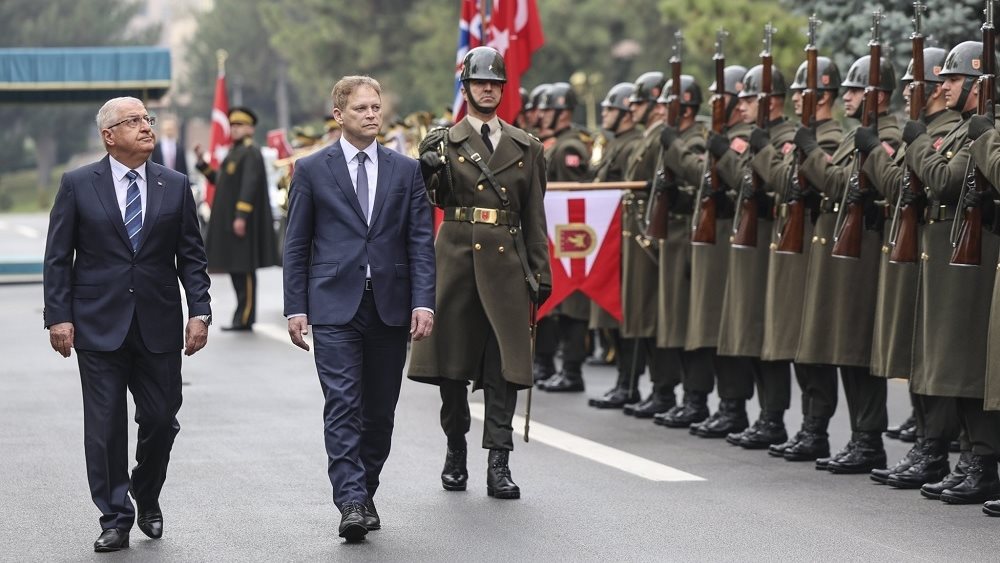 Τουρκία: Ο υπουργός Άμυνας Γιασάρ Γκιουρέλ συναντήθηκε με τον Βρετανό ομόλογό του