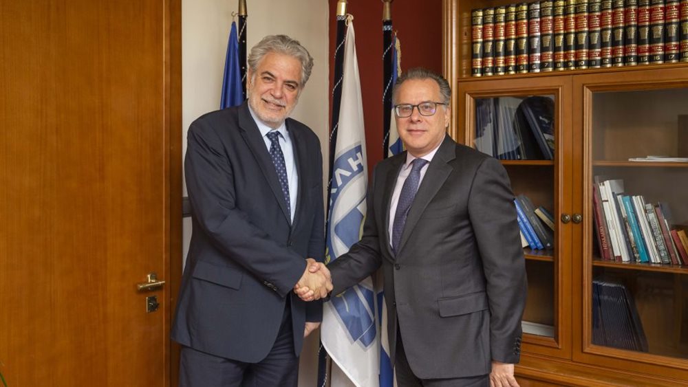 Κουμουτσάκος: Συνάντηση με τον επίτροπο Στυλιανίδη για το προσφυγικό