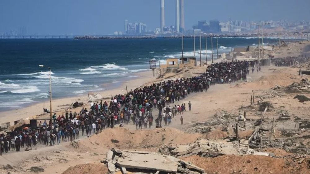 Γάζα: Χιλιάδες εκτοπισμένοι Παλαιστίνιοι στον δρόμο της επιστροφής (βίντεο)