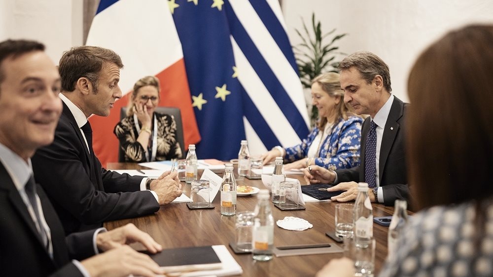 Συνάντηση Μητσοτάκη-Μακρόν με έμφαση στο μεταναστευτικό - Ικανοποίηση για την αμυντική συνεργασία Ελλάδας-Γαλλίας