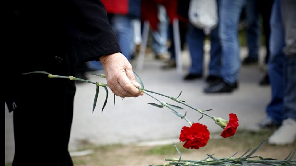 Εκατοντάδες υπογραφές κατά της απόφασης της κυβέρνησης για απαγόρευση των συγκεντρώσεων για το Πολυτεχνείο