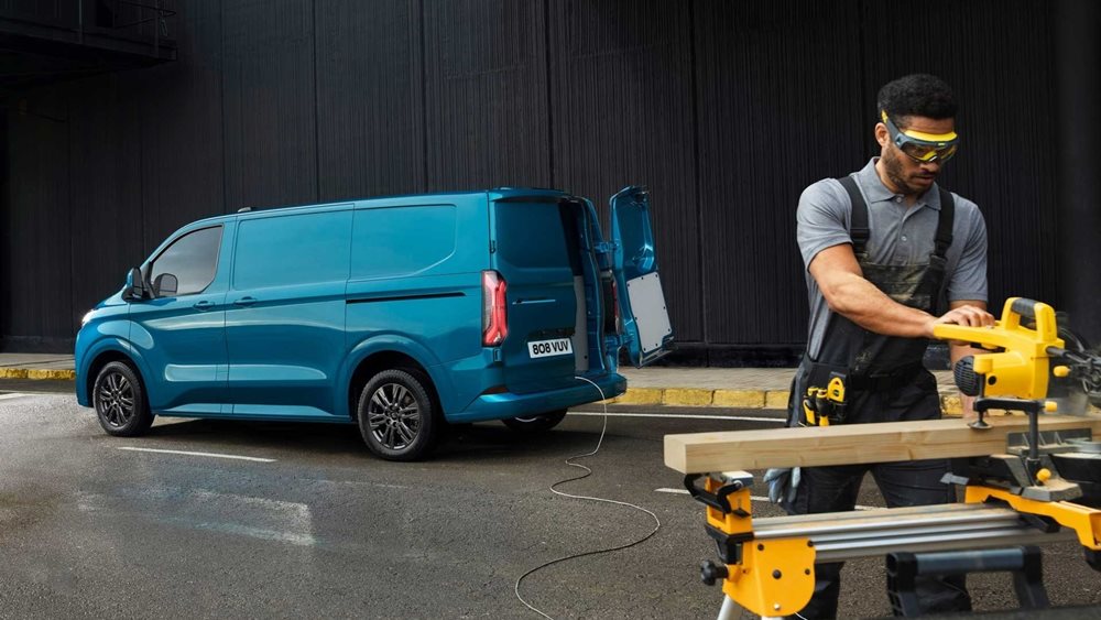 Στην Ελλάδα το ηλεκτρικό βαν Ford E-Transit Courier