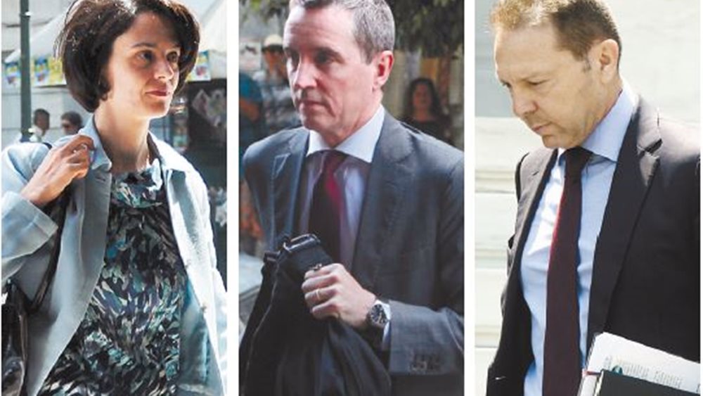 Το σκληρό πόκερ για τον έλεγχο των ελληνικών τραπεζών