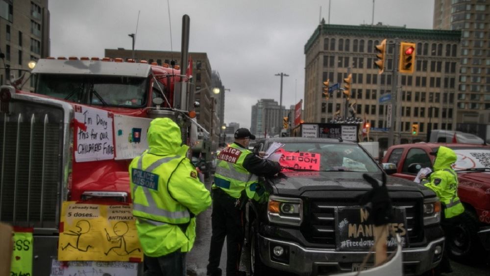 Canada The Police Proceeded To The First Arrests Of Protesters Against 