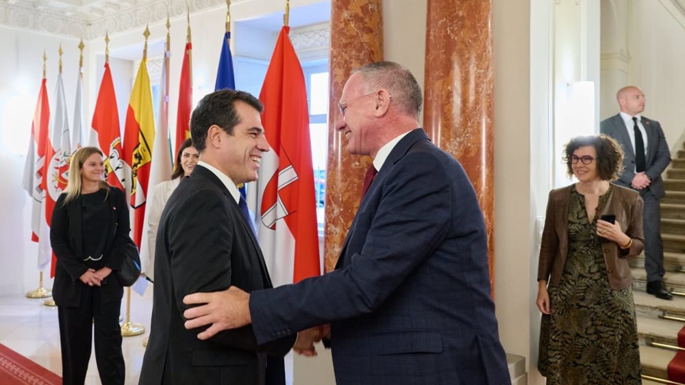Μεταναστευτικό: Συνεργασία Ελλάδας-Αυστρίας για τη μείωση των ροών και την αύξηση των επιστροφών
