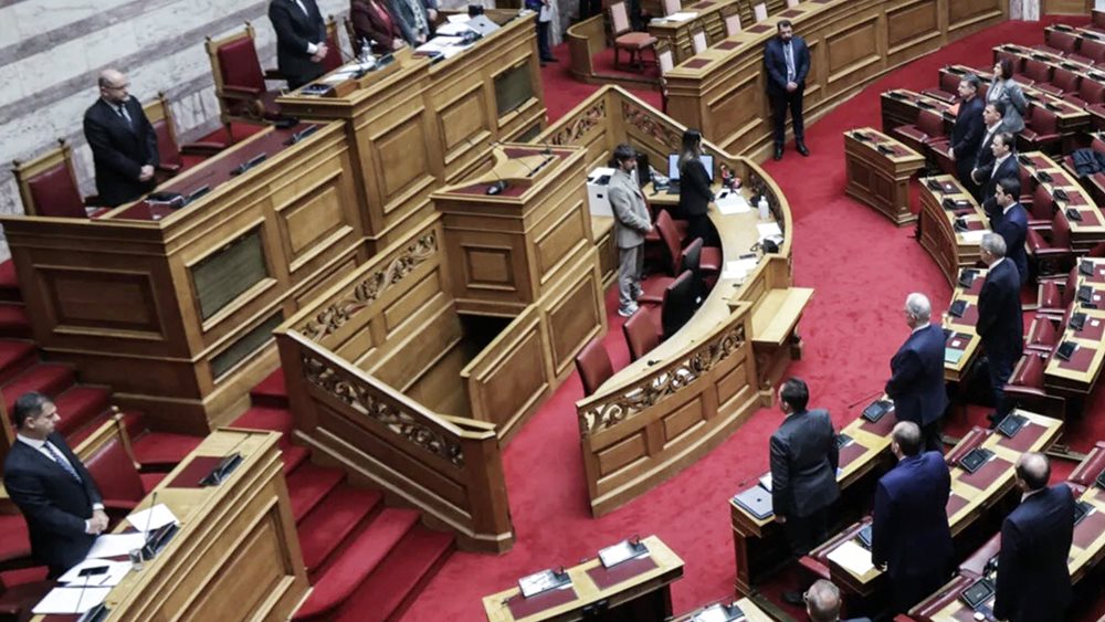 Βουλή: Ενός λεπτού σιγή για τα θύματα των Τεμπών