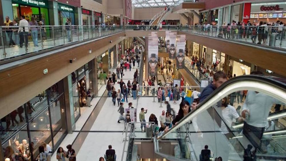 Και τα malls στη μάχη του click away