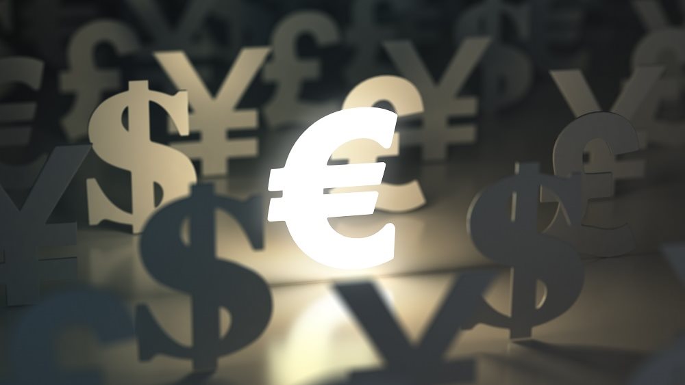Το ευρώ υποχωρεί 0,38%, στα 1,0676 δολάρια