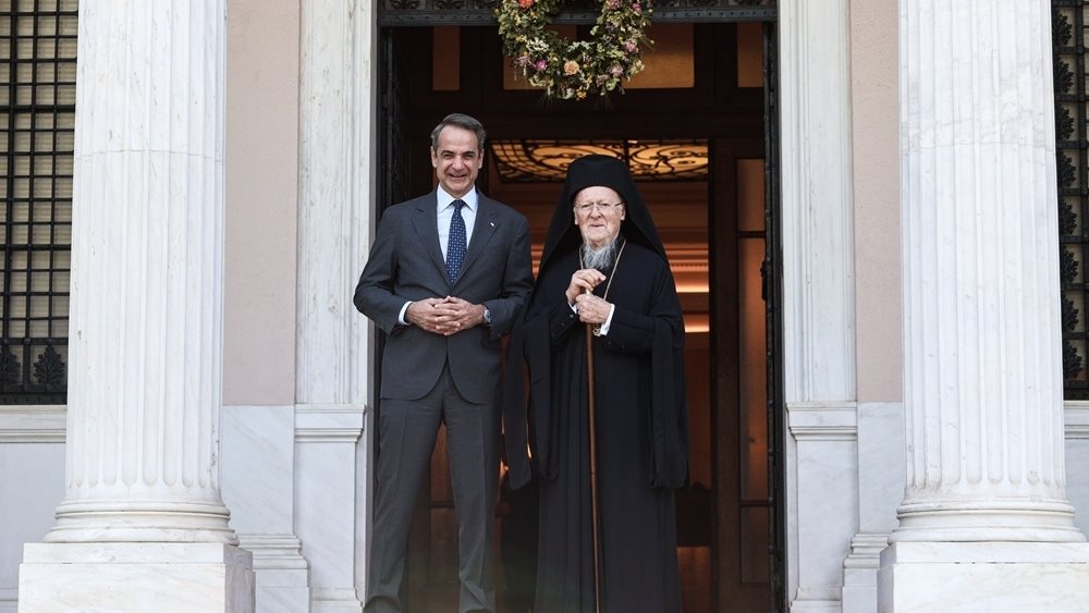 PM Mitsotakis receives Ecumenical Patriarch Bartholomew