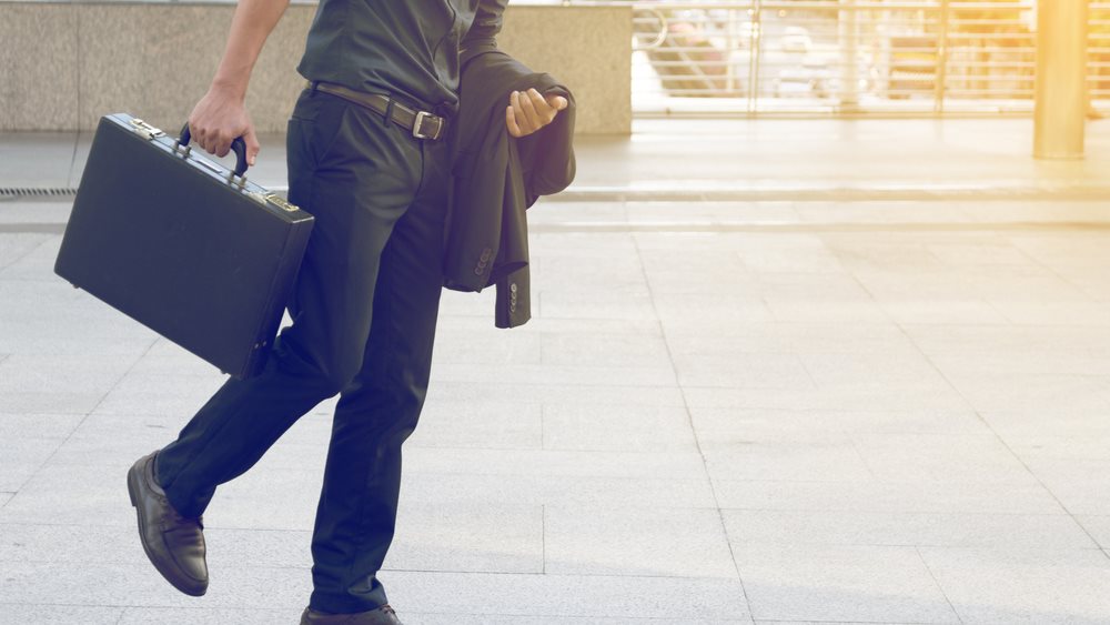 Περπατάτε αργά; Ίσως κινδυνεύετε περισσότερο από COVID-19